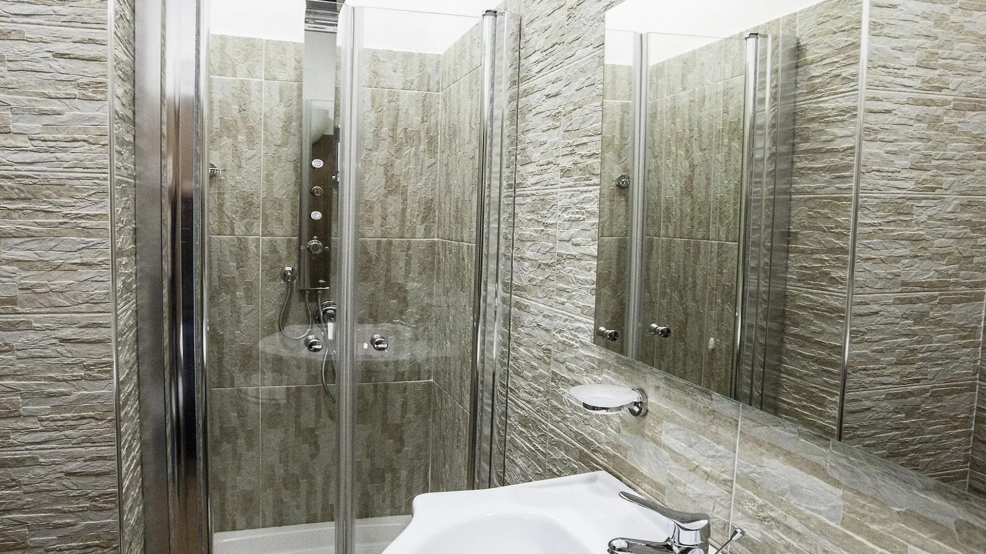 Napoli Garibaldi Square Bed & Breakfast Naples