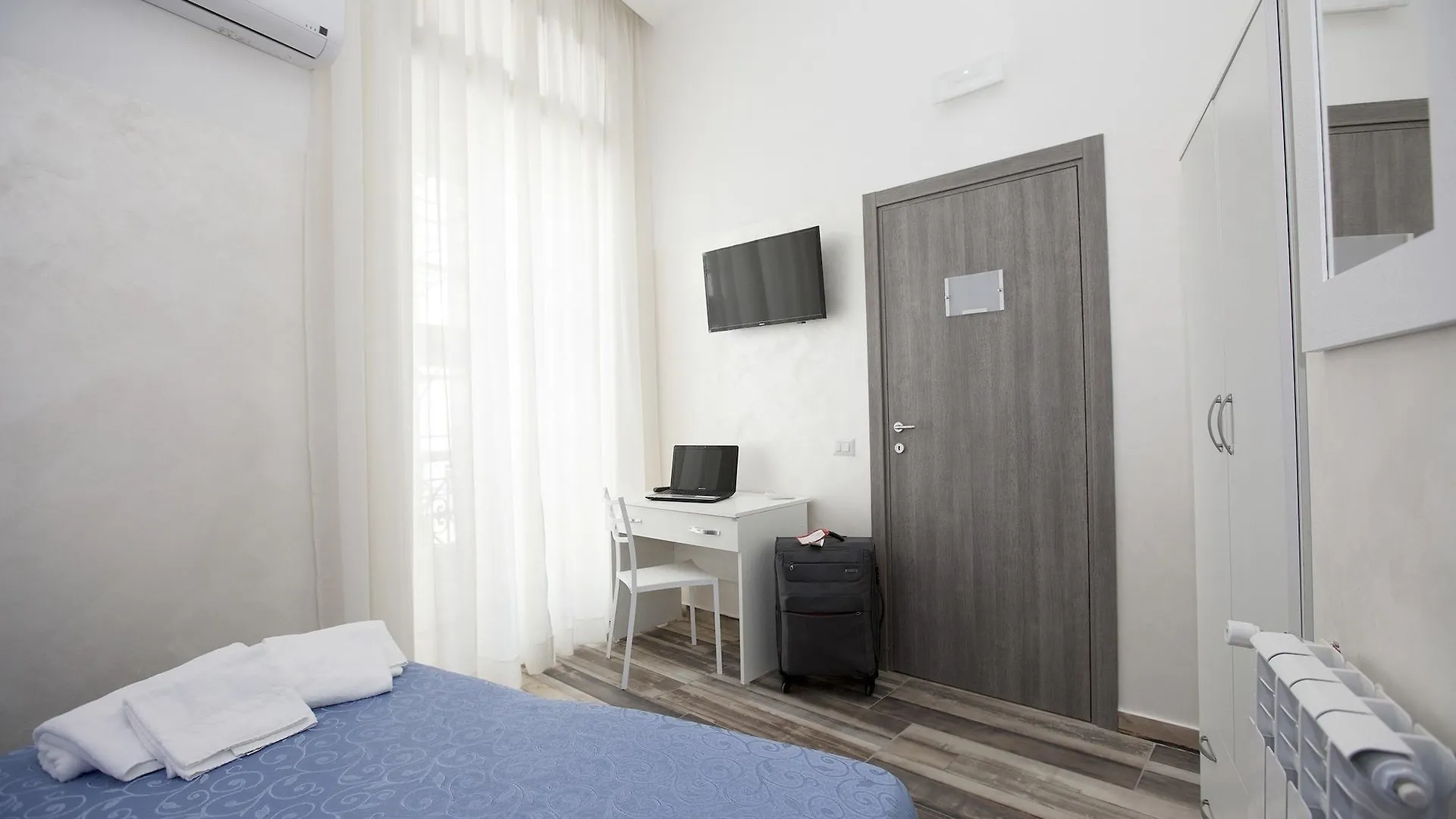 Napoli Garibaldi Square Bed & Breakfast
