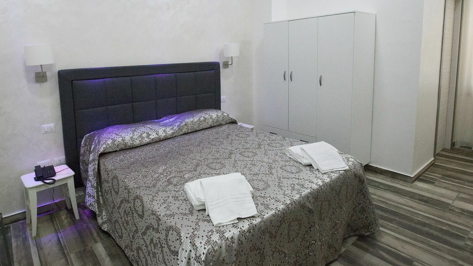 Napoli Garibaldi Square Bed & Breakfast